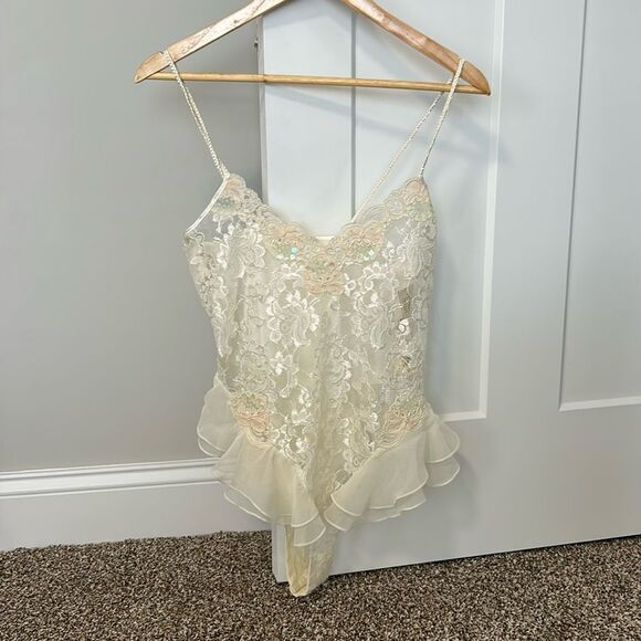 Victoria’s Secret Gold Label Sexy White Wedding Lace Teddy Beads Nightie NWT - Picture 3 of 15